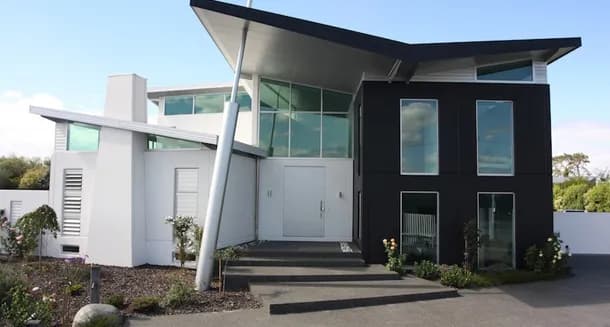 River Road Residence — residential home in Hamilton